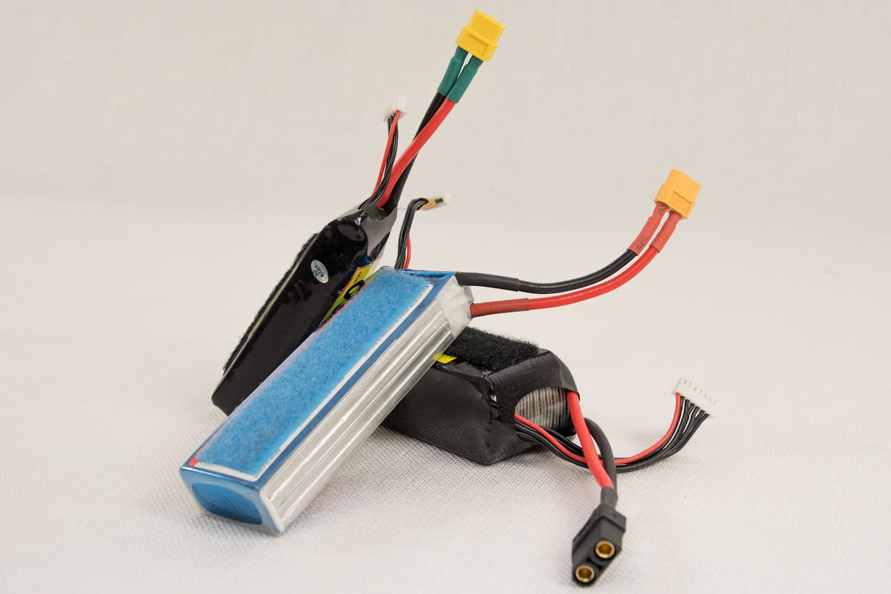 best lipo battery for the arrma senton feature image showing a pile of lipo packs