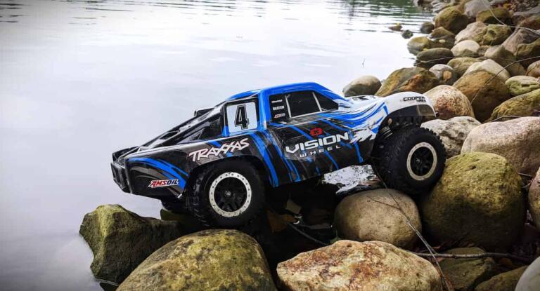 Traxxas Slash Ultimate VS VXL [2024 Comparison] - RC Tech Tips